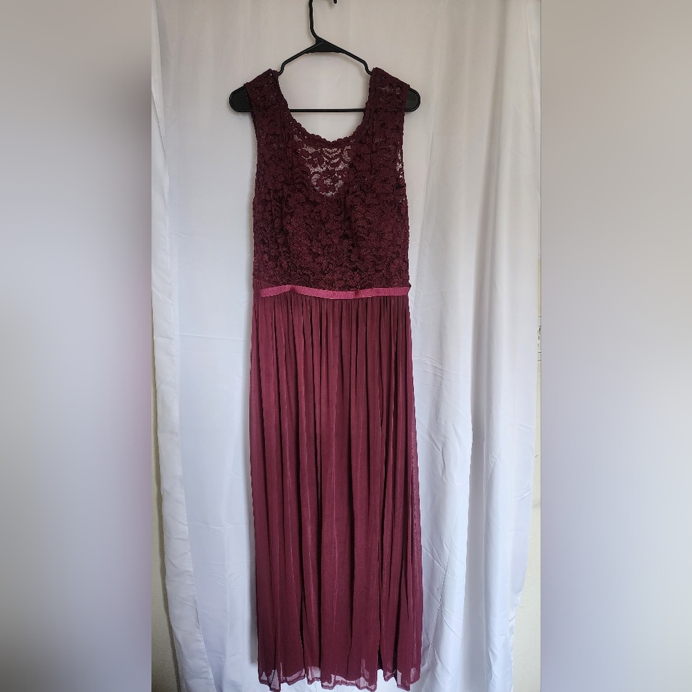 Elegant Lace Burgundy Dress